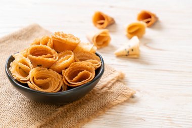 Çıtır hindistan cevizi rulosu - Asya atıştırması