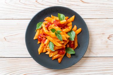 Domates soslu makarna. 