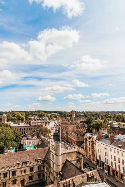 Oxford, Uk - augusztus 29, 2019: Nagy látószögű kilátás a High Street of — Stock Fotó