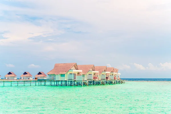 Indah tropis Maladewa resor hotel dan pulau dengan pantai — Stok Foto