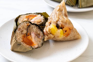  yapışkan pirinç hamur tatlısı