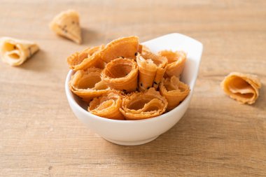 Çıtır hindistan cevizi rulosu - Asya atıştırması