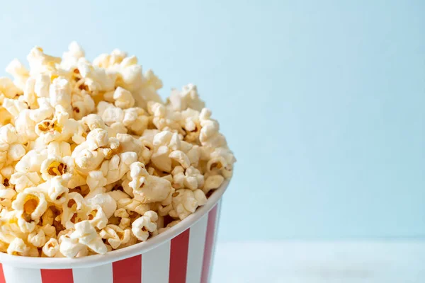 Film Popcorn im Eimer — Stockfoto