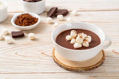 Şekerlemeli sıcak çikolata.