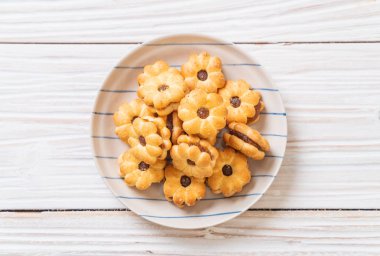 ananas reçeli ile bisküvi