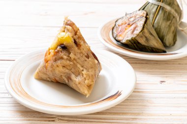  yapışkan pirinç hamur tatlısı