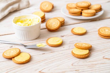 tereyağı krema ile çerezleri