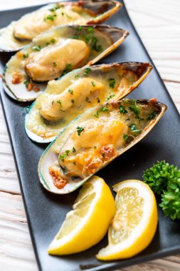 peynir pişmiş midye  