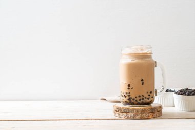 Kabarcıklar ile Tayvan süt çayı