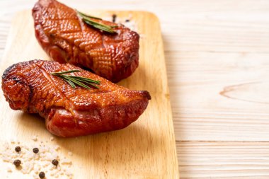 Kızarmış ördek göğsü