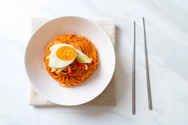 Korean cold noodles with egg — Stock Photo, Image