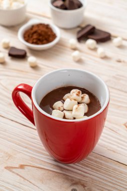 Şekerlemeli sıcak çikolata.