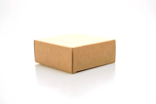 Caja de papel marrón sobre fondo blanco — Foto de Stock