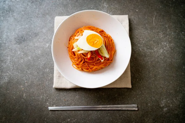 Korean cold noodles with egg — Stock Photo, Image
