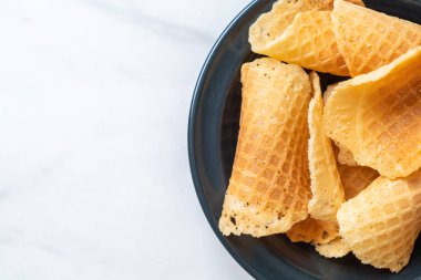 Tereyağı ve süt çıtır waffle.