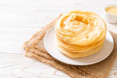 Kızarmış gevrek roti hamur