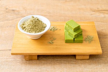 Taze ve yumuşak kibrit yeşil çay. 