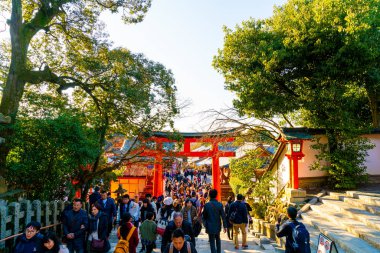 Kyoto, Japonya - 11 Ocak 2020: Fushimi Inari T 'nin Red Torii kapıları