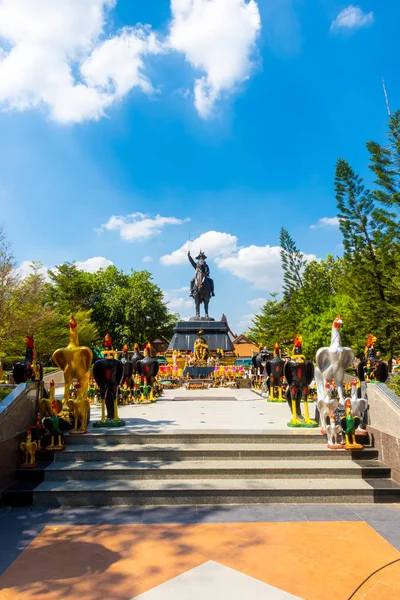 Estatua del rey Taksin en el templo de Wat Huay Mongkol en Hua Hin — Foto de Stock