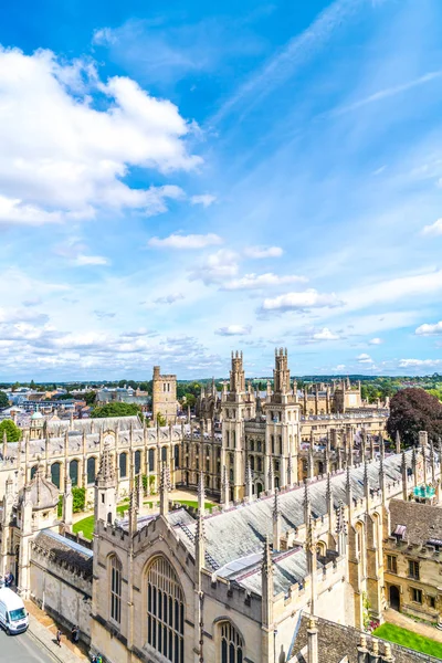 Nagy látószögű nézet Oxford City High Streeten, Egyesült Királyság — Stock Fotó