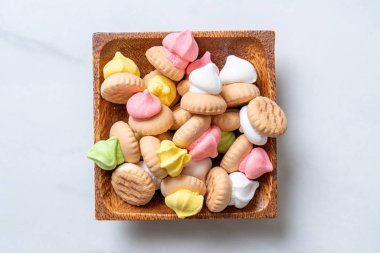 renkli şeker ile bisküvi ekmek