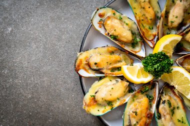 peynir pişmiş midye  