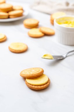 tereyağı krema ile çerezleri