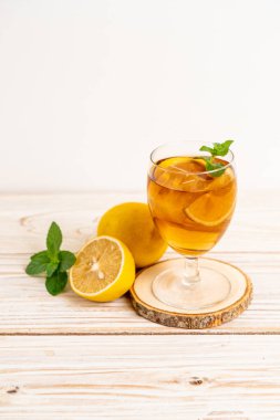 Buz limon çay bardak