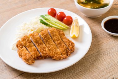 Japon derin kızarmış domuz pirzola (tonkatsu kümesi)