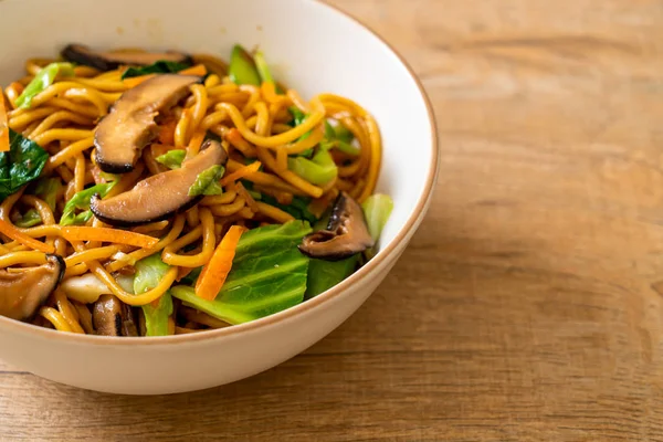Yakisoba noodles stir-fried with vegetable in asian style - vega — 스톡 사진