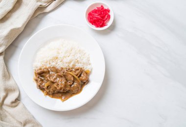 Dilimlenmiş Körili Pirinç