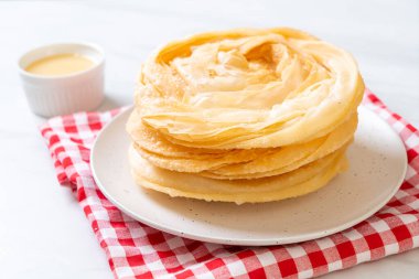 Kızarmış gevrek roti hamur