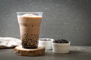 Kabarcıklar ile Tayvan süt çayı