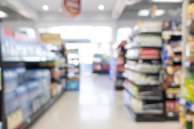 Mini sanat ve süpermarkette soyut bulanık raf 