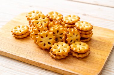 ananas reçel ile bisküvi