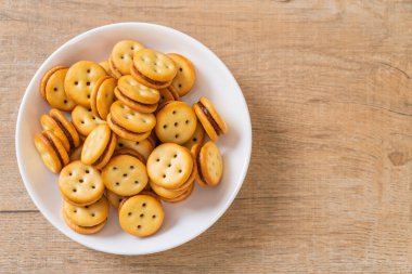 ananas reçeli ile bisküvi