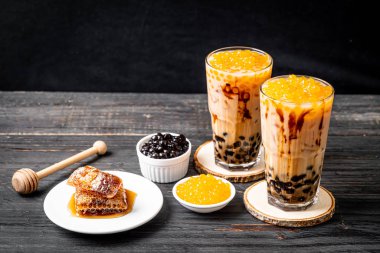 Kabarcıklı Tayvan sütü çayı