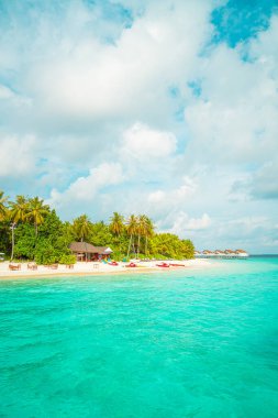 Plaj ile güzel tropikal Maldivler tatil oteli ve ada