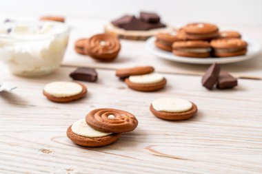 kremalı çikolatalı kurabiye