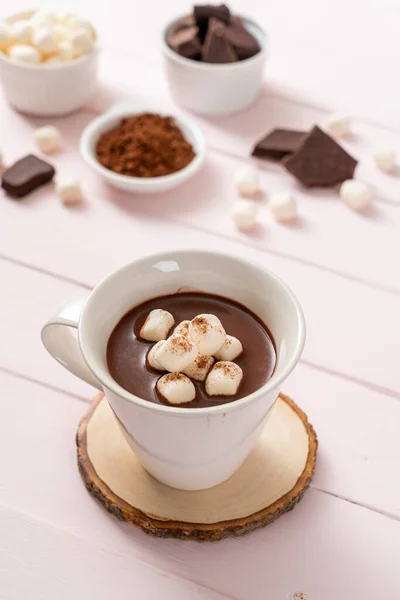 Chocolate caliente con malvaviscos — Foto de Stock