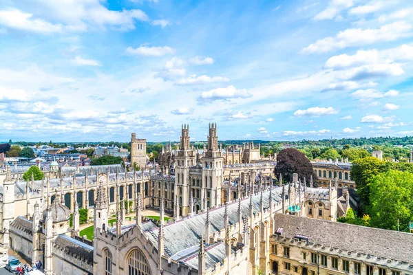 Високий кут зору високої вулиці Оксфорд-Сіті, Великобританія — стокове фото