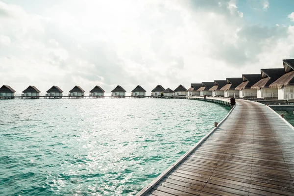 plaj ve deniz ile tropikal Maldivler tatil otel ve ada