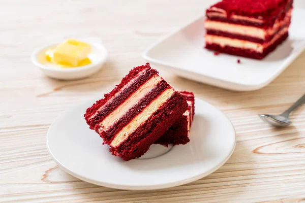 Вкусный красный бархатный торт — стоковое фото
