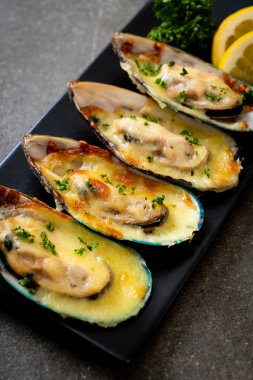 peynir pişmiş midye  