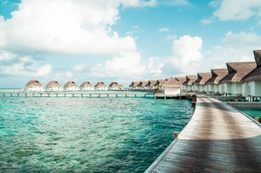 plaj ve deniz ile tropikal Maldivler tatil otel ve ada