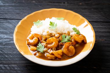 Pirinç Köri soslu karides