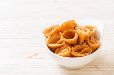 Çıtır hindistan cevizi rulosu - Asya atıştırması