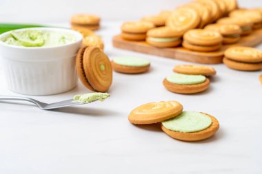 pandan kremalı kurabiyeler