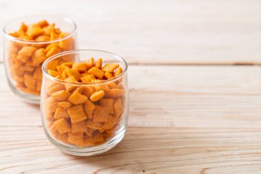 sarımsak bisküvi ekmek çubuğu