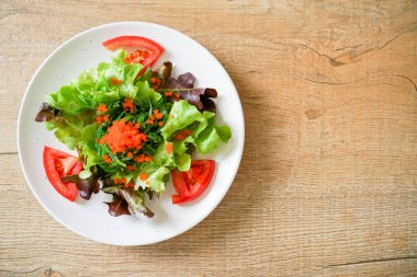 vegetable salad with Japanese seaweed and shrimp eggs 